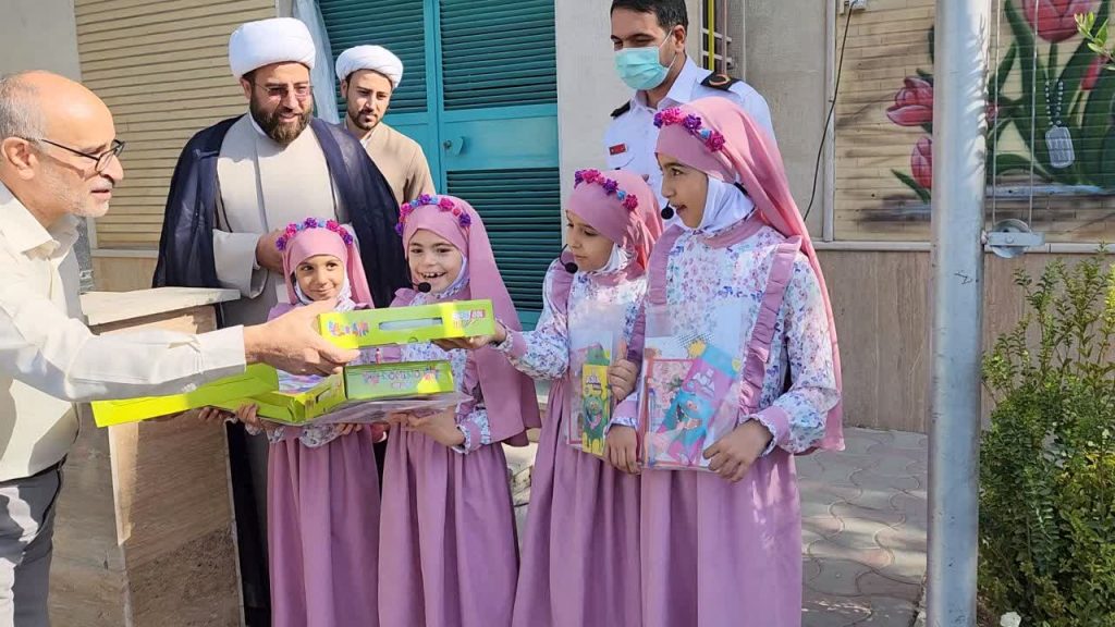 حضور رییس سازمان آتش نشانی در مدرسه “تمدن نوین اسلامی” بمناسبت روز جهانی کودک